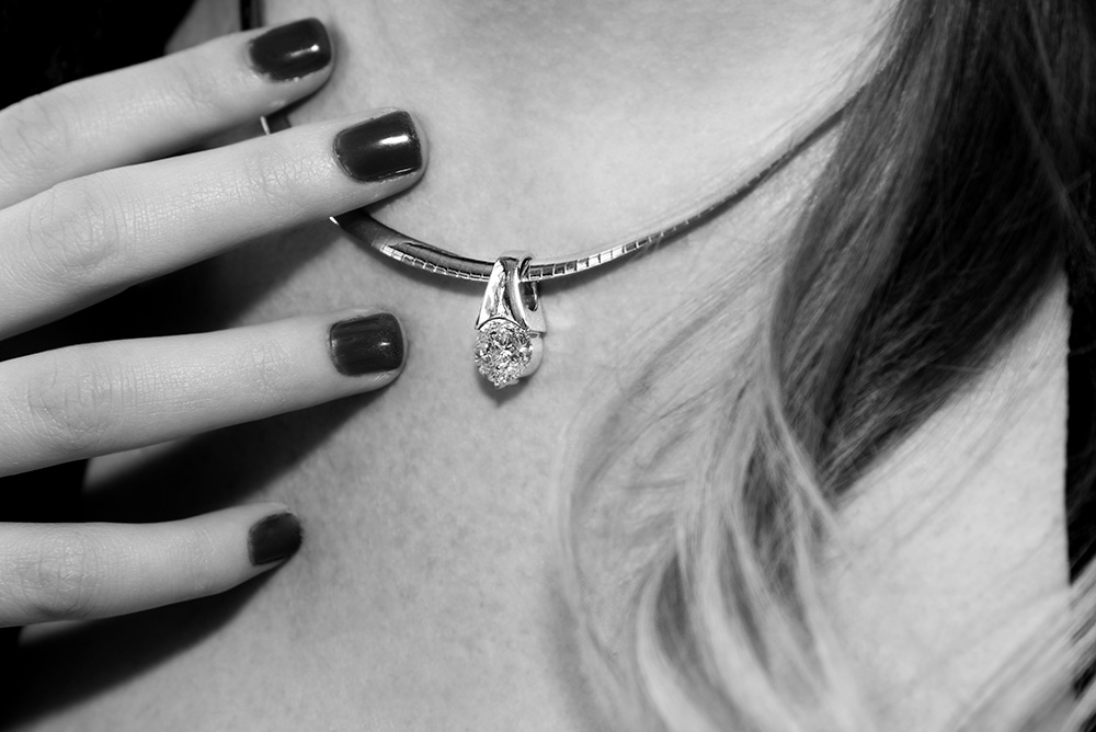 Girl wearing Purvis diamond neckless in black and white. Alyssa Bryn Photography. Bryssa. Bryssa Blog.