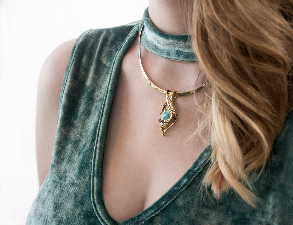 Red Hair girl wearing Purvis gold neckless with green stone and green shirt. Alyssa Bryn Photography. Bryssa. Bryssa Blog.